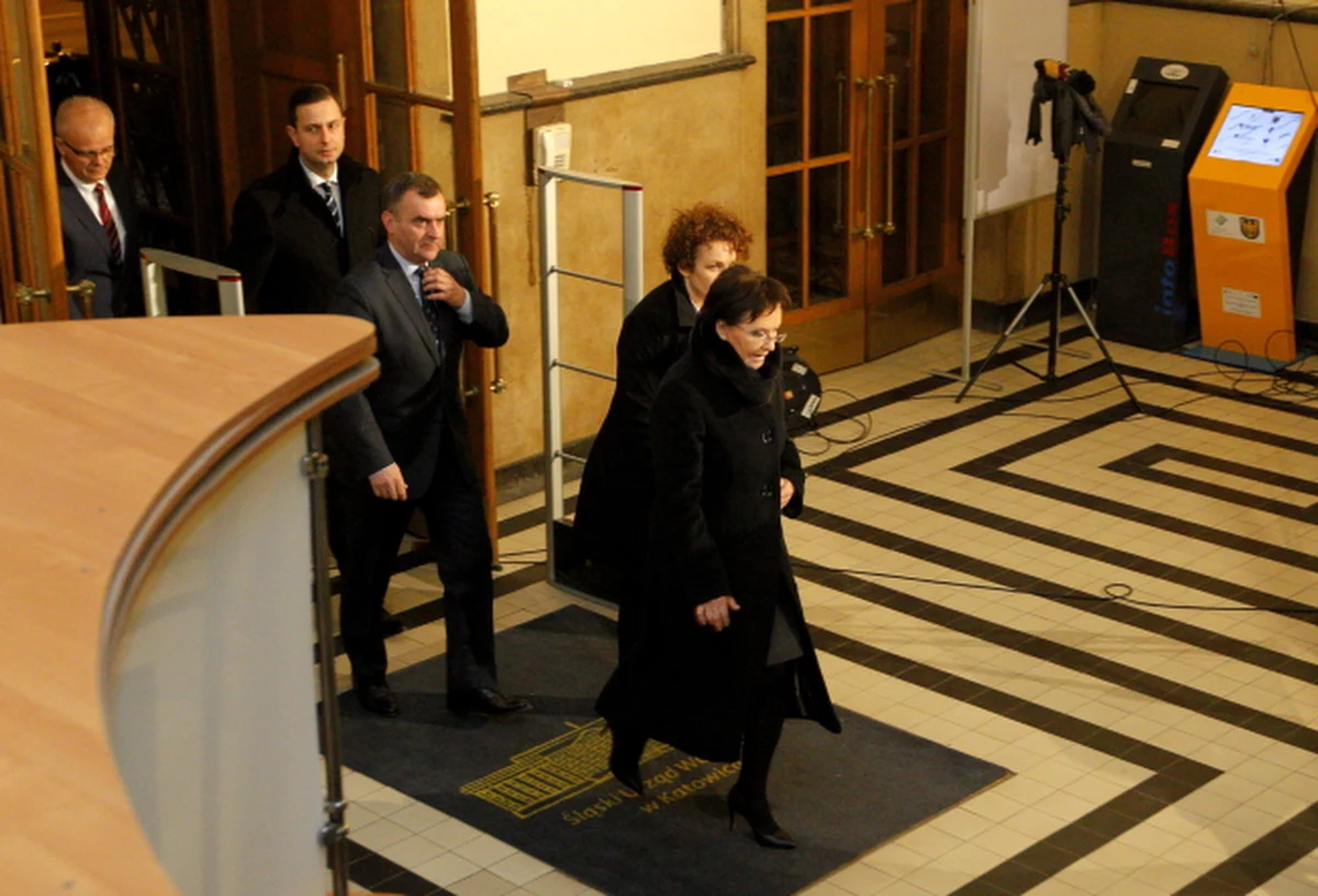 Premier Ewa Kopacz zaakceptowała treść porozumienia wypracowanego przez stronę rządową i górnicze związki zawodowe. Po południu szefowa rządu przyjechała w tej sprawie na Śląsk. 