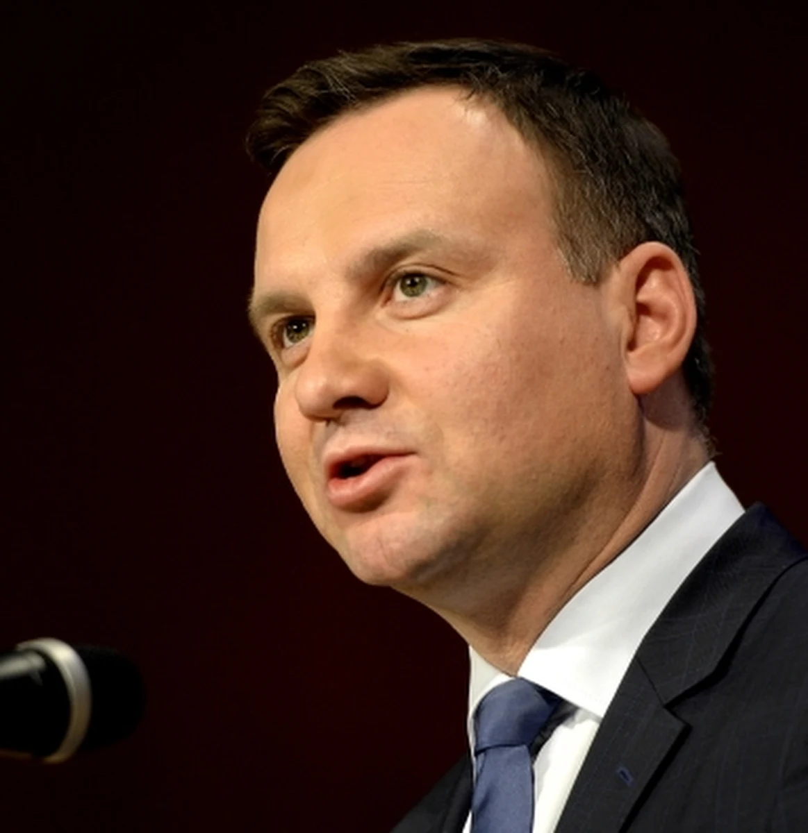 „Potrzebny jest prezydent, który ma odwagę powiedzieć rządowi: nie podpiszę tej ustawy, bo ona jest szkodliwa społecznie. Potrzebna jest prezydentura innej jakości" – mówił w Rzeszowie kandydat Prawa i Sprawiedliwości na prezydenta, Andrzej Duda. „Proponuję prezydenturę otwartą, która szuka kompromisu, choćby w takich sporach, jak ta z górnikami” – podkreślał. 