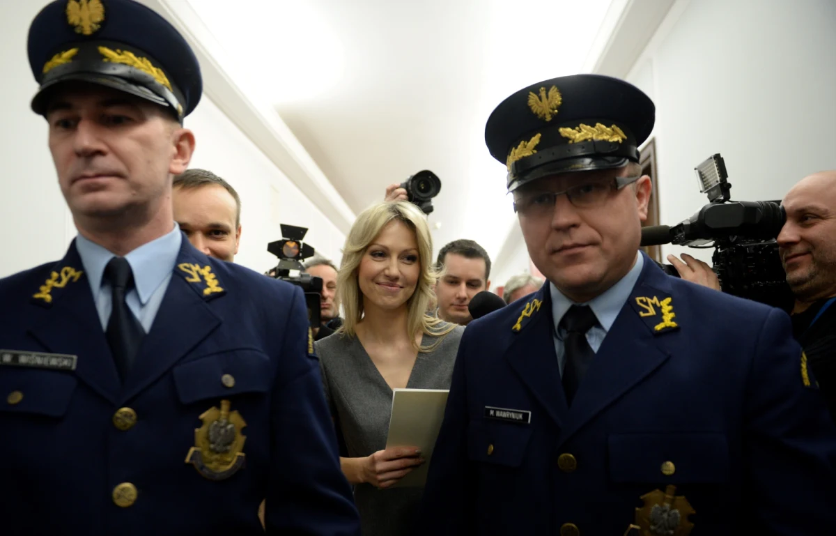 Kandydatka SLD na prezydenta Magdalena Ogórek zadeklarowała, że - jeśli zostanie prezydentem - powoła komisję kodyfikacyjną, której zadaniem będzie stworzenie prostego, jednoznacznego i służącego obywatelom prawa. "Trzeba napisać prawo w Polsce od nowa" - przekonywała.