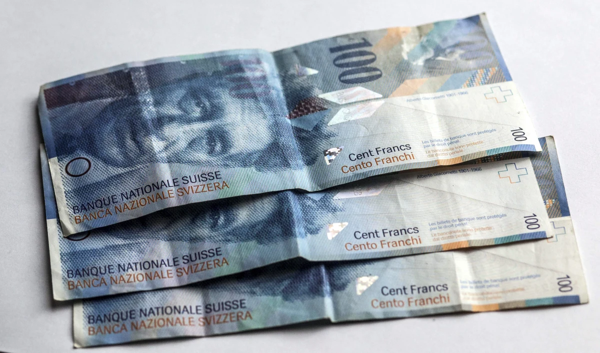 Po ostatnim finansowym tąpnięciu związanym z frakiem, to właśnie szwajcarskiej walucie przyjrzymy się w bliska w poniedziałkowym cyklu Twoje Pieniądze w RMF FM. 