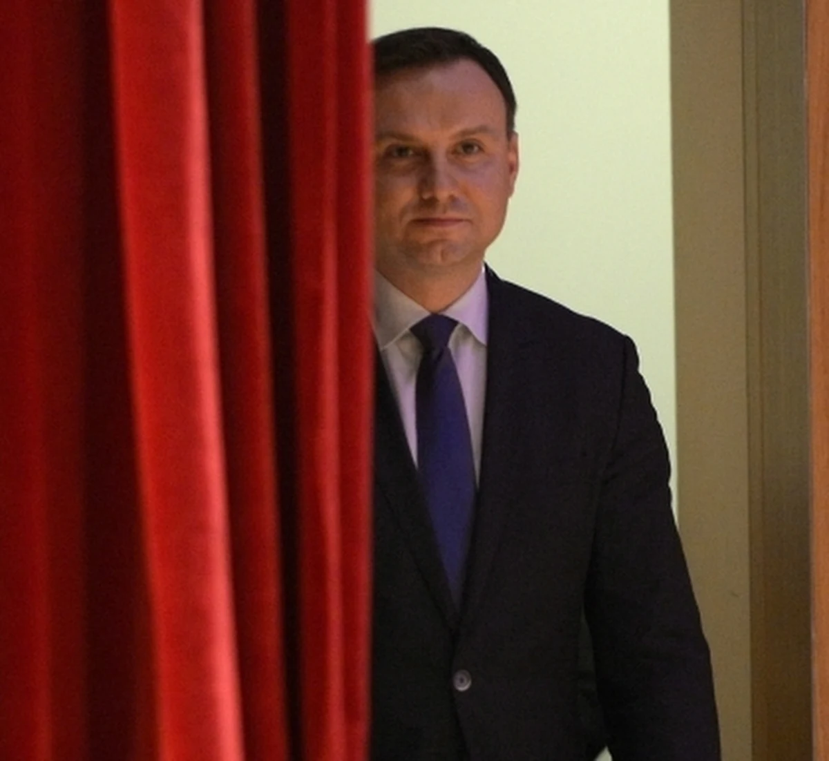 "Władza, w której uczestniczy PSL mieniące się partią chłopską, nie stworzyła przez siedem lat żadnej osłony dla polskiej ziemi" - powiedział w małopolskich Wierzchosławicach kandydat Prawa i Sprawiedliwości na prezydenta, Andrzej Duda. "Polski rolnik sobie sam z tym problemem nie poradzi, bo dziś jest w takiej sytuacji, że go na to nie stać. Polska ziemia przejdzie całkowicie w obce ręce" – dodał. 