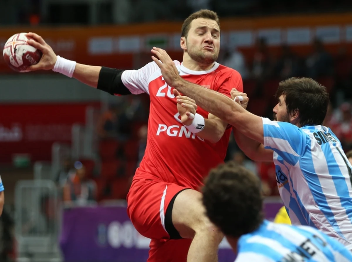 Polska wygrała w Dausze z Argentyną 24:23 (11:12) w swoim drugim meczu grupy D mistrzostw świata piłkarzy ręcznych, które są rozgrywane w Katarze. W piątek biało-czerwoni ulegli Niemcom 26:29.