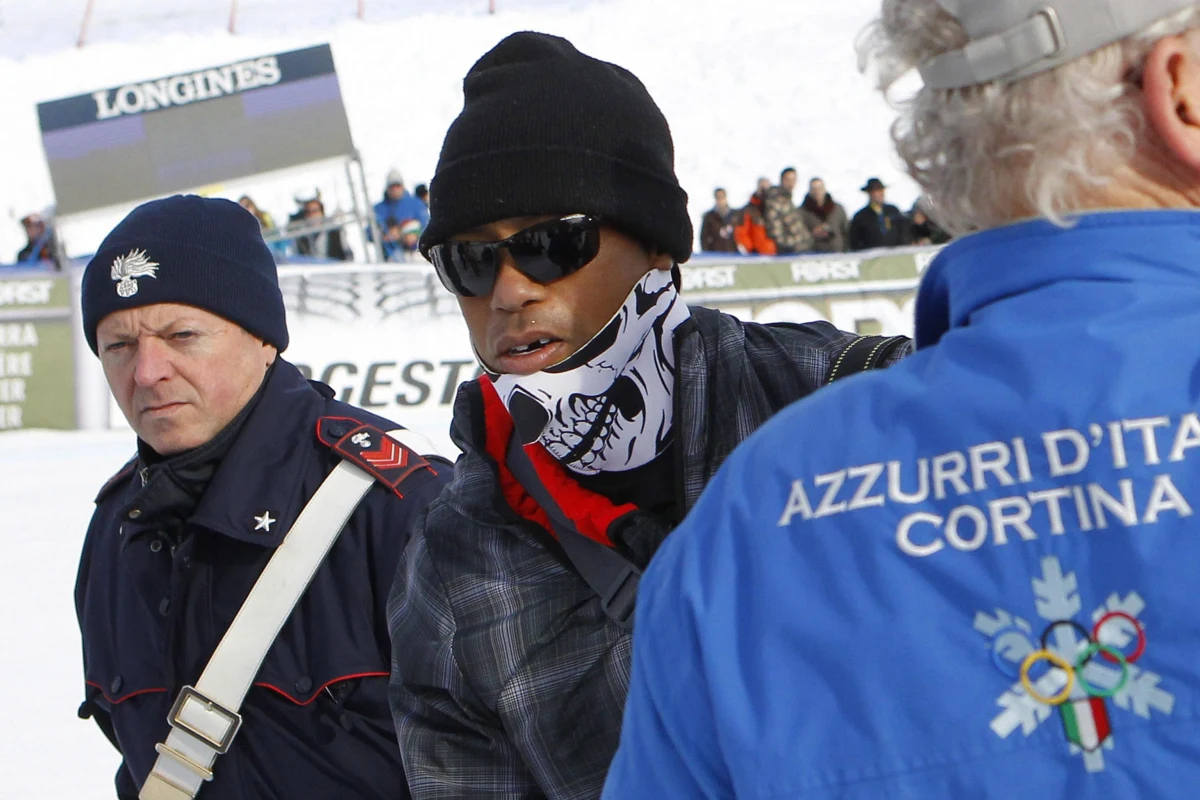 Słynny golfista Tiger Woods pojawił się ostatnio we Włoszech i od razu stał się sensacją mediów. A to za sprawą tego, że słynący ze śnieżnobiałego uśmiechu sportowiec, nie ma górnej jedynki. 