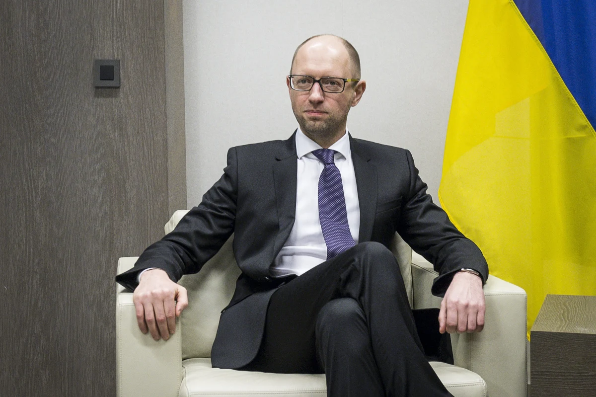 Skandal w Kijowie. Ministerstwo energetyki zgodziło się na podpisanie umowy z Rosją, w której Krym określono jako część Federacji Rosyjskiej. Wyjaśnień od swojego ministra zażądał premier Arsenij Jaceniuk.