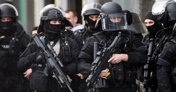Pięć osób, w tym co najmniej cztery „pochodzenia rosyjskiego", zostało aresztowanych we Francji pod zarzutem przygotowywania zamachu terrorystycznego. Według francuskich mediów, policja znalazła skrytkę, w której terroryści trzymali materiały wybuchowe.