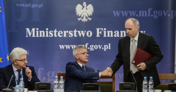 ​Komitet Stabilności Finansowej (KSF) uważa, że sytuacja związana z uwolnieniem kursu franka w stosunku do euro nie powoduje zagrożenia dla stabilności systemu finansowego w Polsce. Taką informację przekazało Ministerstwo Finansów po posiedzeniu KSF.