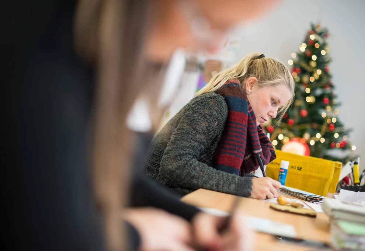 Jeśli twój szef jest nieprzyjemny, krzyczy, wyśmiewa cię, czy upokarza nie bądź bierny, reaguj - taką radę mają dla pracowników naukowcy z USA i Chin. Ich badania pokazują, że takie działania sprawiają, że nie czujemy się ofiarami wrednego szefa, odsuwamy od siebie stres, zachowujemy większą satysfakcję z pracy i nie tracimy szans na awans. Czy to oznacza, że mamy na szefa krzyczeć? Niekoniecznie. Chodzi bowiem o zupełnie inną reakcję. 