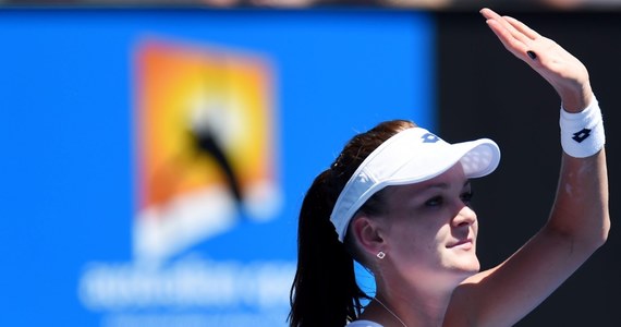 Rozstawiona z numerem szóstym Agnieszka Radwańska pokonała Johannę Larsson 6:0, 6:1 i awansowała do trzeciej rundy wielkoszlemowego turnieju tenisowego Australian Open w Melbourne. Mecz trwał zaledwie 44 minuty, a Szwedka zdobyła tylko 16 punktów.