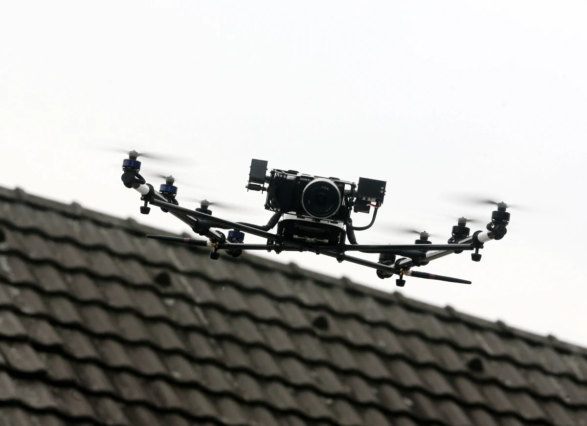 Bezzałogowy samolot z narkotykami spadł na parking przed supermarketem w meksykańskim mieście Tijuana, w pobliżu granicy z USA.  Jak poinformowała miejscowa policja, w dronie znajdowały się trzy kilogramy metaamfetaminy.  