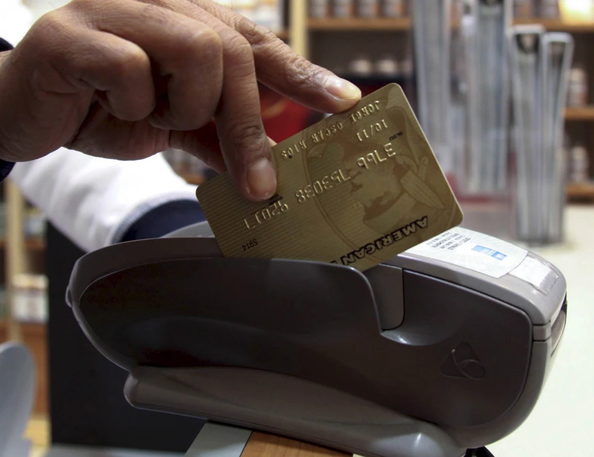 American Express, jedna z najbardziej znanych amerykańskich firm finansowych planuje zwolnić ponad 4 tys. pracowników. To redukcja zatrudnienia aż o 6 proc. American Express tłumaczy, że redukcja zatrudnienia jest częścią programu restrukturyzacji firmy.  