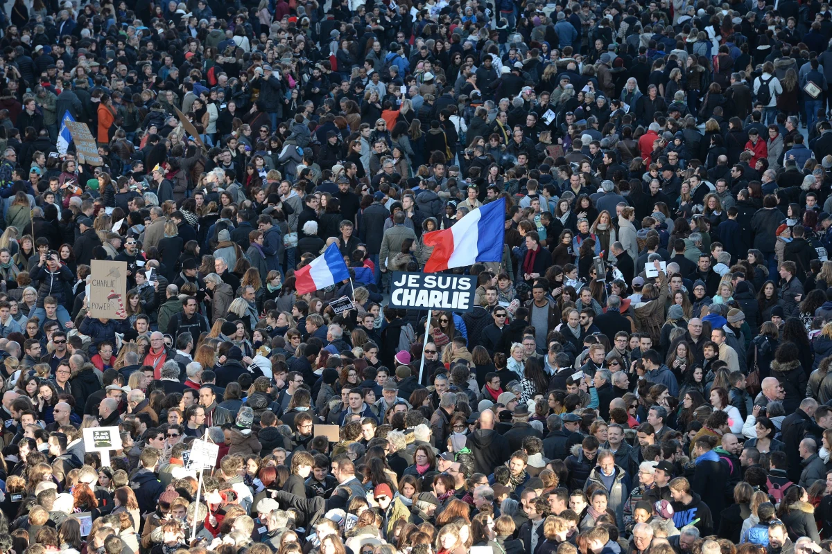 Francuskie służby specjalne zapobiegły planowanemu przez Czeczenów atakowi terrorystycznemu w Paryżu - ujawniły nadsekwańskie media. Według nich islamscy ekstremiści z Czeczenii chcieli strzelać do tłumu w czasie wielkich demonstracji przeciwko terroryzmowi, które półtora tygodnia temu odbyły się w Paryżu i innych miastach Francji.