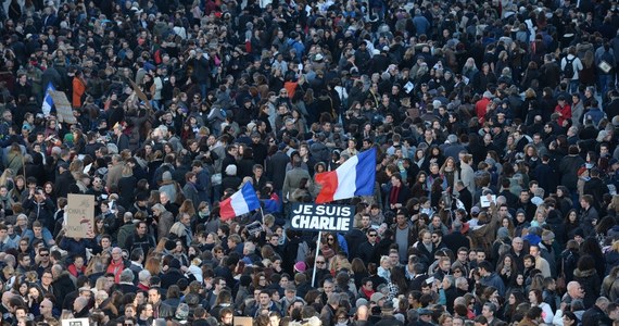 Francuskie służby specjalne zapobiegły planowanemu przez Czeczenów atakowi terrorystycznemu w Paryżu - ujawniły nadsekwańskie media. Według nich islamscy ekstremiści z Czeczenii chcieli strzelać do tłumu w czasie wielkich demonstracji przeciwko terroryzmowi, które półtora tygodnia temu odbyły się w Paryżu i innych miastach Francji.