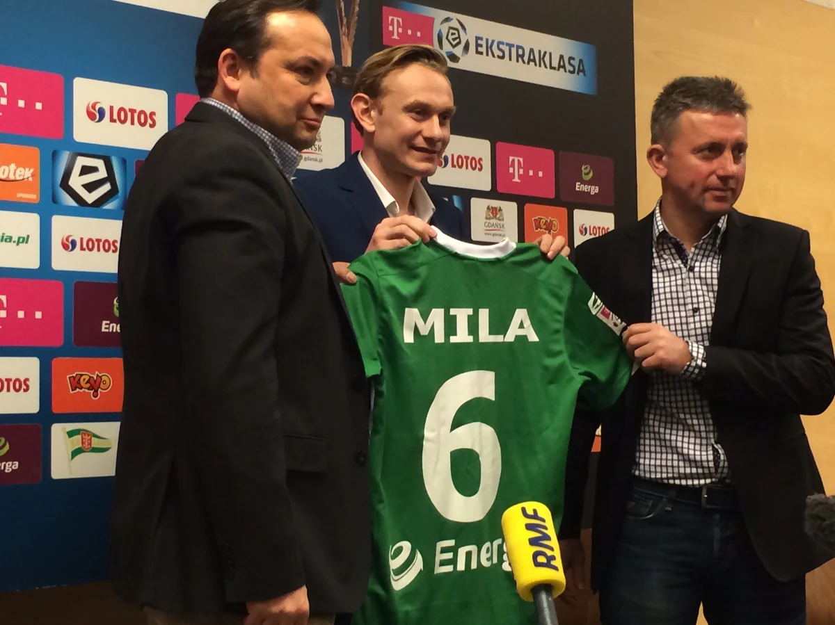 Po wielotygodniowych negocjacjach transfer Sebastiana Mili do Lechii Gdańsk doszedł do skutku. Pomocnik reprezentacji Polski odszedł ze Śląska Wrocław i podpisał umowę z klubem z Trójmiasta na 3,5 roku. "Jeżeli będę się czuł dobrze, to będę grał dłużej. Mam nadzieję, że zrobimy razem milowy krok do przodu i przyzwyczaimy kibiców do wygrywania" - mówił 33-latek.
