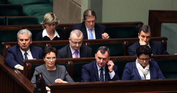 Sejm przyjął wszystkie siedem poprawek Senatu do nowelizacji ustawy o funkcjonowaniu górnictwa węgla kamiennego. Ustawa zawiera zapisy niezbędne do realizacji planu naprawy Kompanii Węglowej z uwzględnieniem porozumienia między rządem i związkami zawodowymi.