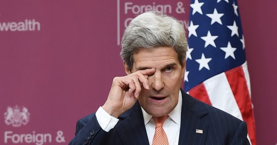 "Irak i jego międzynarodowi partnerzy odnieśli znaczne sukcesy w walce z dżihadystami z organizacji zbrojnej Państwo Islamskie (IS), zabijając tysiące bojowników i połowę dowódców - powiedział w Londynie sekretarz stanu USA John Kerry. Po spotkaniu przedstawicieli 21 państw należących do antydżihadystowskiej koalicji Kerry dodał również, że irackie siły lądowe, "wspierane przez prawie 2 tys. nalotów, odzyskały kontrolę nad ok. 700 km kwadratowymi".