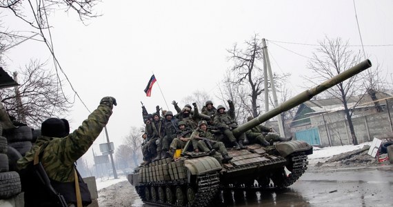 Prezydent Petro Poroszenko zapewnił, że ukraińska armia utrzymuje swoje pozycje na linii walk z separatystami prorosyjskimi. I jak dodał, ci, którzy łamią porozumienie o zawieszeniu broni, "dostaną po zębach".