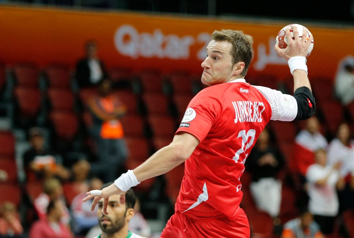 To będzie już ostatni mecz fazy grupowej mistrzostw świata. Jutro polscy piłkarze ręczni zagrają z Danią. W naszym obozie już teraz widać rosnące skupienie przed tym spotkaniem. O silnych stronach Duńczyków i rosnącej pewności siebie w naszym zespole z Mariuszem Jurkiewiczem rozmawiał w Dausze Patryk Serwański.