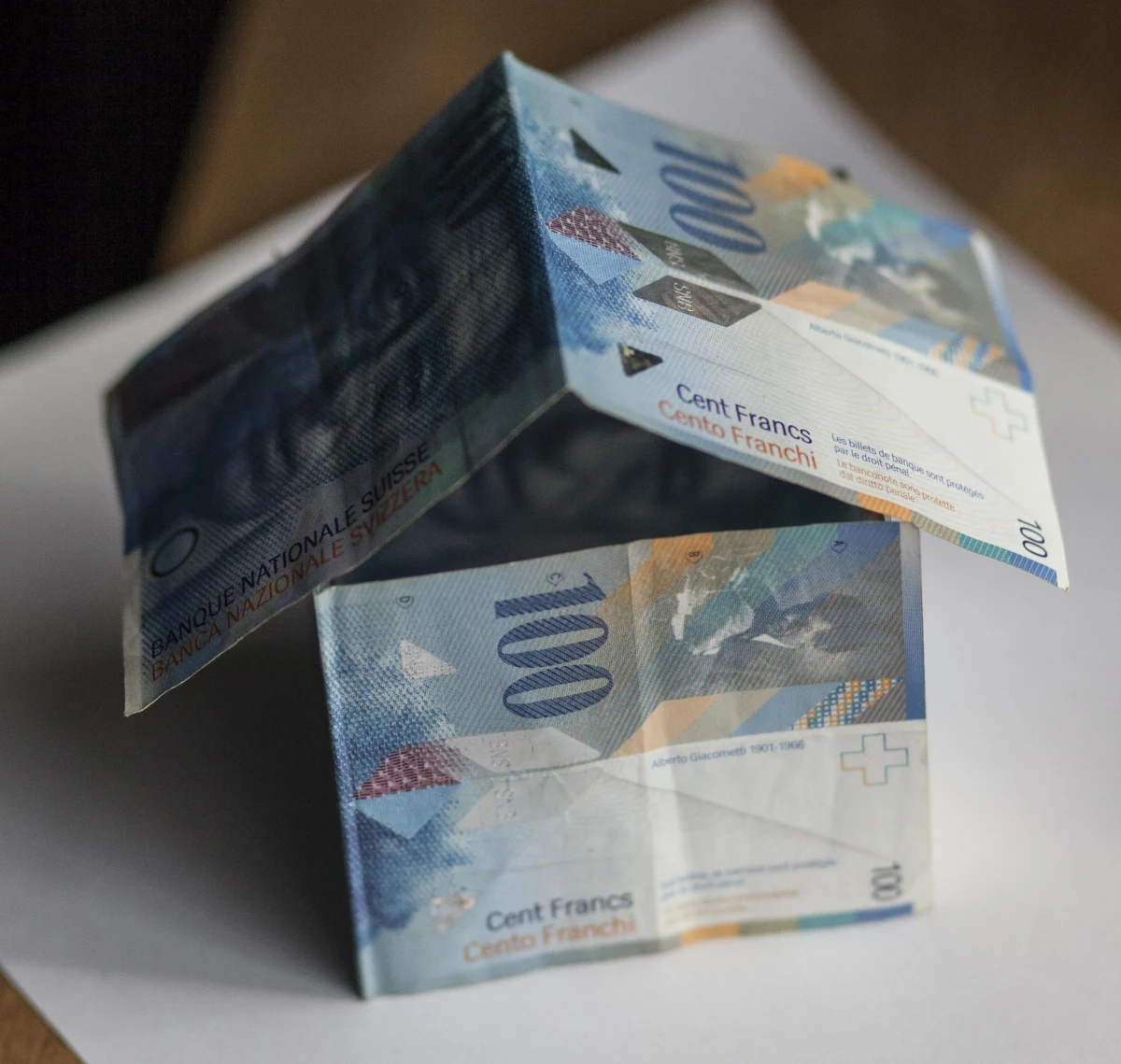 Związek Banków Polskich ogłosił serię propozycji, które mają ulżyć frankowym kredytobiorcom. Proponuje m.in. obniżenie rat kredytów we frankach szwajcarskich i wydłużenie terminów spłaty kredytów.