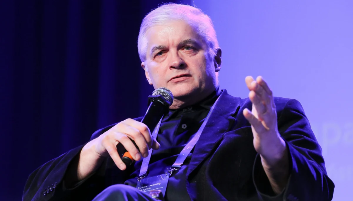 Były premier Włodzimierz Cimoszewicz kończy z polityką i przechodzi na emeryturę. „Fakt” postanowił sprawdzić, jakie świadczenie będzie dostawał, skoro mówił, że „będzie się zastanawiał, jak przeżyć od pierwszego do pierwszego”. Okazuje się, że w przypadku Cimoszewicza trudno mówić o głodowej emeryturze. 