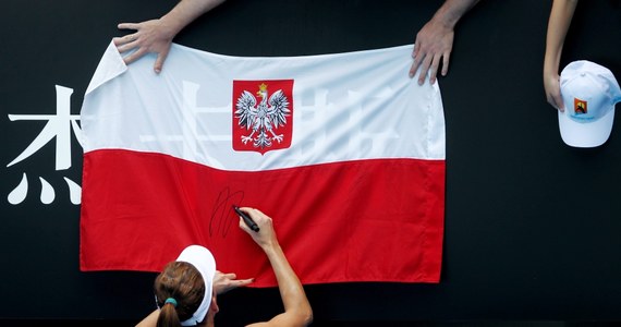 Rozstawiona z numerem szóstym Agnieszka Radwańska pokonała amerykańską tenisistkę Varvarę Lepchenko  6:0, 7:5 i awansowała do 1/8 finału wielkoszlemowego turnieju tenisowego Australian Open w Melbourne. Spotkanie trwało godzinę i 23 minuty. 