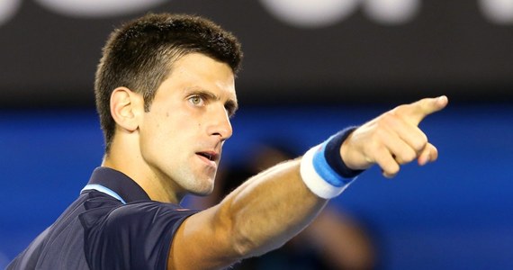 Novak Djokovic pokonał Hiszpana Fernando Verdasco (31.) 7:6 (10-8), 6:3, 6:4 i po raz dziewiąty z rzędu awansował do 1/8 finału wielkoszlemowego Australian Open w Melbourne. "Show" ukradł jednak zawodnikom mężczyzna, który podczas spotkania oświadczył się swojej wybrance. 