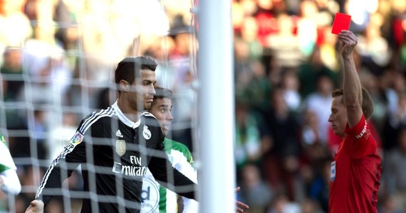 ​Skutecznie wykonany rzut karny przez Garetha Bale'a w końcówce meczu, zapewnił Realowi Madryt zwycięstwo 2:1 w rywalizacji z beniaminkiem Cordobą w 20. kolejce hiszpańskiej ekstraklasy. Czerwoną kartką został ukarany m.in. Cristiano Ronaldo. 