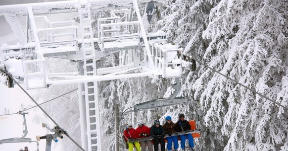 Sześciu narciarzy zginęło po przejściu lawiny w francuskich Alpach. Rano ratownicy górscy znaleźli ciała trzech narciarzy. Po kilku godzinach poszukiwań - koleje.