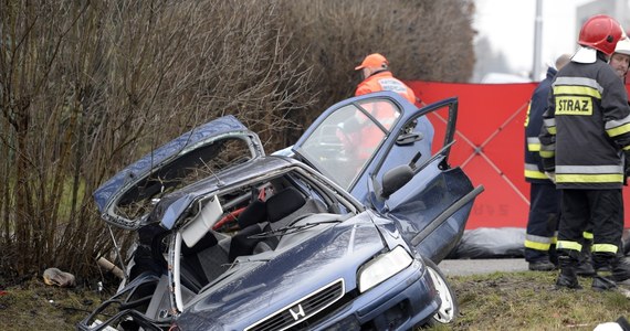 Dwie osoby zginęły, a cztery zostały ranne w wypadku w Boguchwale na Podkarpaciu. Na drodze krajowej nr 9 zderzyły się dwa samochody osobowe: honda i bmw. 