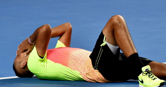 19-letni Australijczyk Nick Kyrgios pokonał Włocha Andreasa Seppiego 5:7, 4:6, 6:3, 7:6 (7-5), 8:6 i awansował do ćwierćfinału wielkoszlemowego turnieju Australian Open. Gospodarze w tej fazie turnieju mają swojego tenisistę po raz pierwszy od 2005 roku.