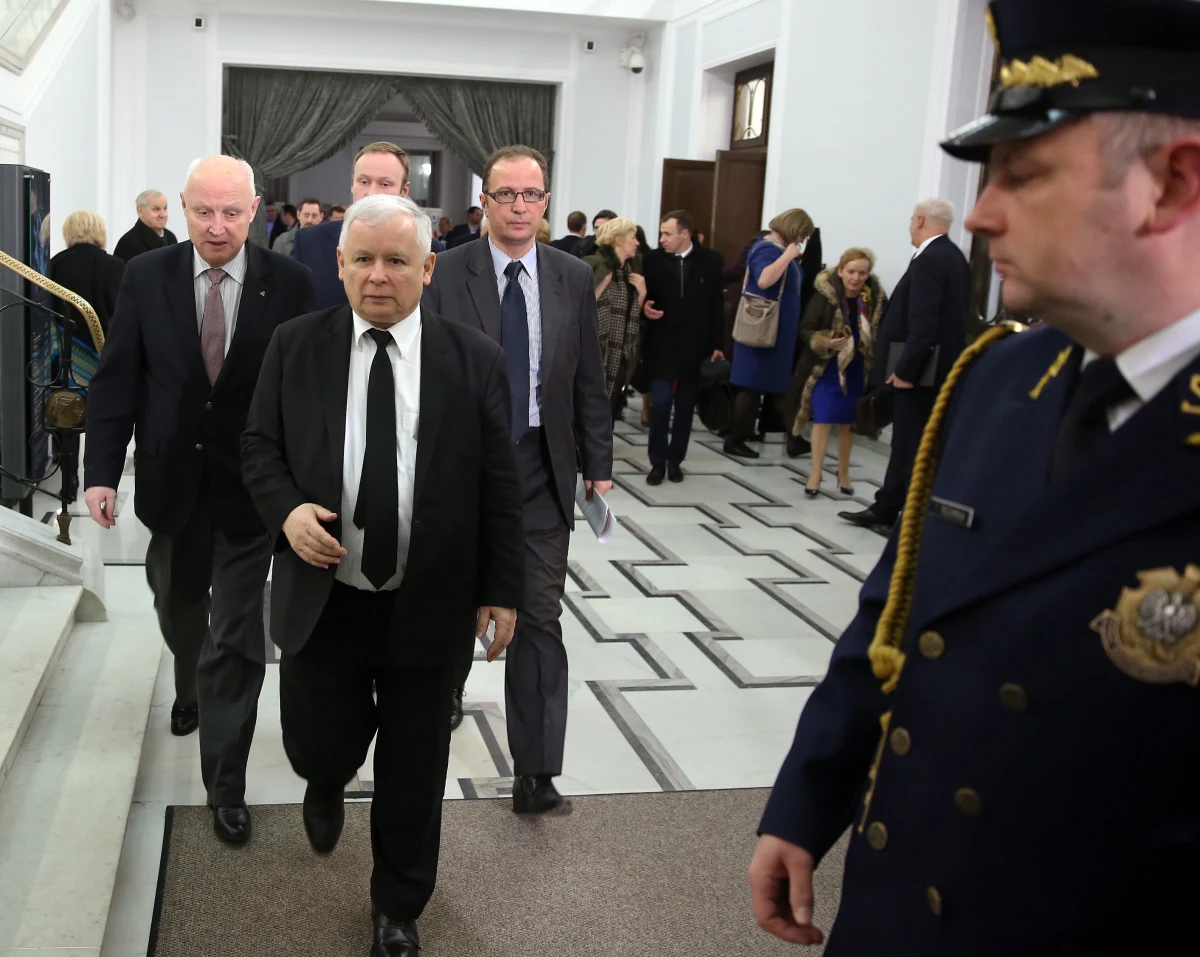 Prawo i Sprawiedliwość może stracić roczną subwencję - informuje tygodnik "Newsweek". Gazeta twierdzi, że partia użyczała swojego lokalu na biznesowe negocjacje między dwiema prywatnymi firmami, czym naruszyła ustawę o partiach politycznych. 