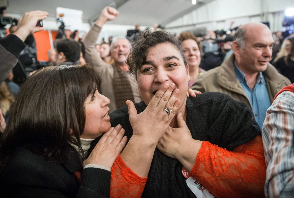 ​Polityczne trzęsienie ziemi - tak w Niemczech komentuje się wyniki wyborów w Grecji. Według wstępnych, sondażowych wyników, zwyciężyła partia SYRIZA Aleksisa Ciprasa, która obiecuje Grekom odejście od programu oszczędnościowego, narzuconego przez Unię Europejską.