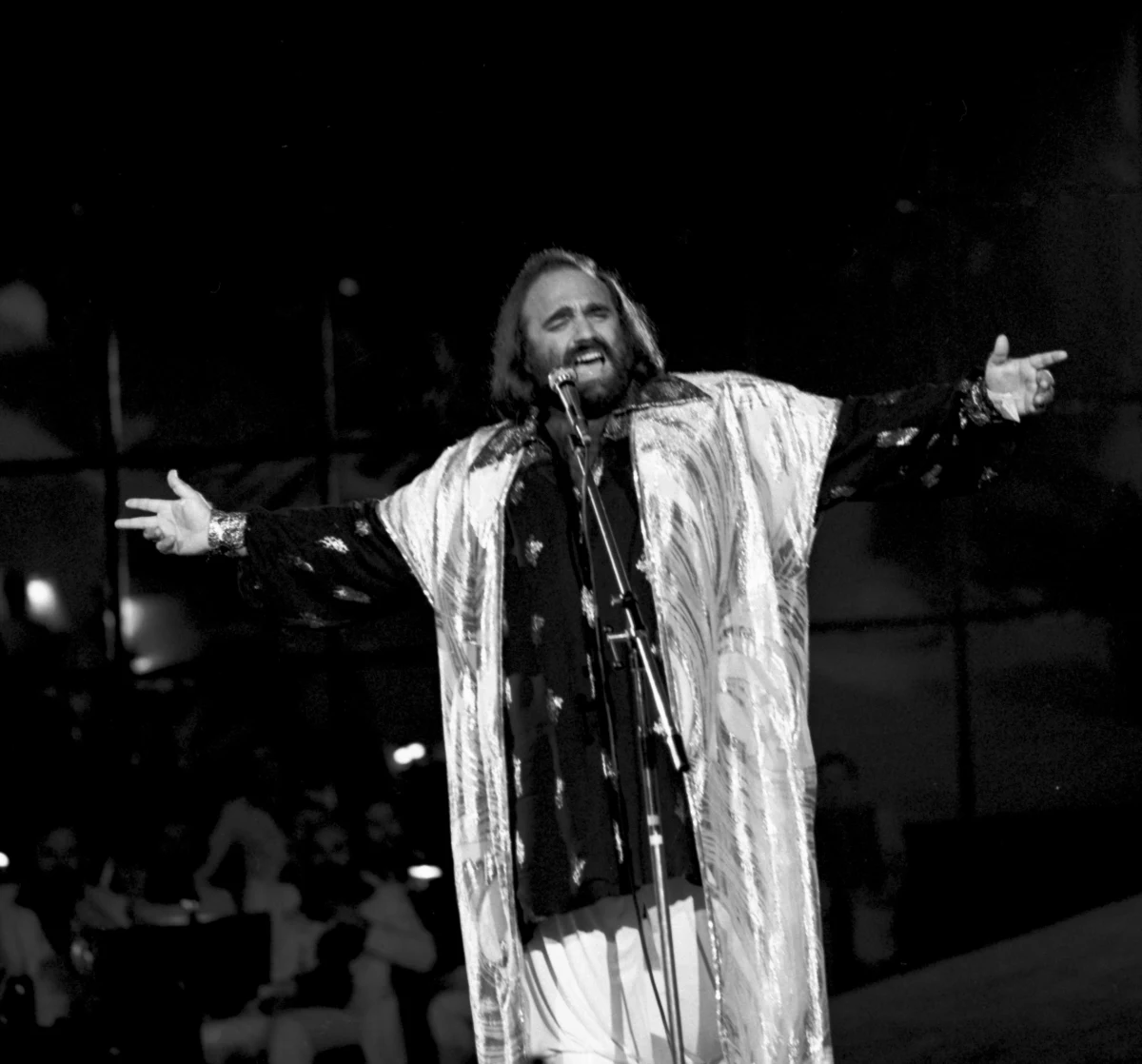 W wieku 69 lat zmarł Demis Roussos. Zmarł w szpitalu w Atenach. O śmierci greckiego piosenkarza poinformowała jego córka.