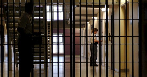Ponad 50 brytyjskich strażników i strażniczek więziennych zostało zwolnionych z pracy od 2010 roku. Okazało się, że utrzymywali zbyt intymne relacje w więźniami.
