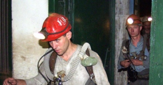 Prawie 500 górników zostało uwięzionych pod ziemią w kopalni węgla kamiennego w Doniecku we wschodniej Ukrainie. Po wybuchu pocisku nie ma tam prądu i ludzie nie mogą samodzielnie wyjechać. Do tej pory udało się ewakuować 110 górników.
