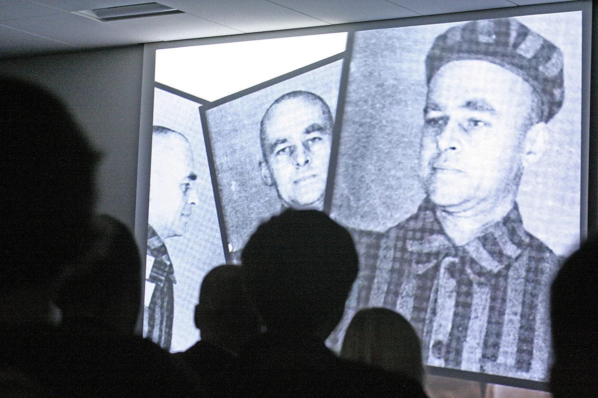 Witold Pilecki to niezwykła postać. Bohater niezłomny, uznany za jednego z najodważniejszych ludzi ruchu oporu podczas II wojny światowej. W 1940 roku dobrowolnie trafił do obozu zagłady, z którego udało mu się uciec trzy lata później. Jako więzień nr 4859 opracował pierwsze raporty o ludobójstwie w Auschwitz-Birkenau (tzw. raporty Pileckiego). Dziś mija 120. rocznica jego urodzin. 
