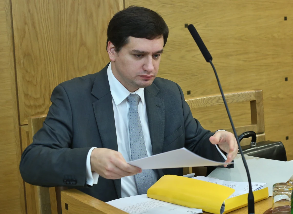 "Mirosław Wróblewski, prawnik popierany przez organizacje pozarządowe, nie będzie nowym generalnym inspektorem ochrony danych osobowych" – donosi „Rzeczpospolita”. Dziennik sugeruje, że to stanowisko może przypaść… którejś z przyjaciółek premier Ewy Kopacz. 