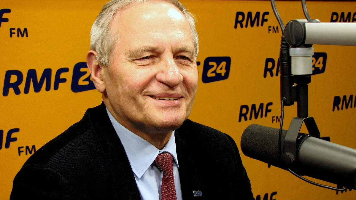 Inwazja Rosji na Polskę? „Teoretycznie taka możliwość istnieje, ale zdecydowanie się na taki krok musiałoby oznaczać, że Rosja jest w narożniku i nie ma innego wyjścia” - mówi szef Biura Bezpieczeństwa Narodowego gen. Stanisław Koziej w Kontrwywiadzie RMF FM. Zdaniem Kozieja, Rosjanie "doskonale" wykorzystują swoją broń jądrową, żeby "odstraszać i szantażować". "Broń jądrową należy bardzo poważnie brać pod uwagę" - mówi generał. Gość RMF FM pytany o to, czy Polska powinna sprzedawać broń Ukrainie odpowiada: jesteśmy na to gotowi i możemy sprzedawać bez żadnych ograniczeń. "Pomagajmy Ukrainie, prowadzi wojnę. Sprawa niepodległej i silnej Ukrainy jest dla Polski interesem strategicznym" - podkreśla. 