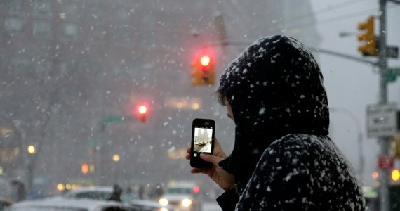 Amerykanie powoli mogą odetchnąć z ulgą - zapowiadana przez meteorologów potężna śnieżyca będzie mniejsza, niż początkowo przewidywano. Najnowsze prognozy są znacznie łagodniejsze.