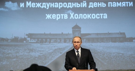 Próby pisania historii na nowo są niedopuszczalne i niemoralne, to próby ukrycia własnej hańby - oświadczył prezydent Rosji Władimir Putin podczas uroczystości w moskiewskim Muzeum Żydowskim z okazji 70. rocznicy wyzwolenia Auschwitz. Tak jak się spodziewano moskiewskie uroczystości miały podkreślić udział i rolę Armii Czerwonej w wyzwoleniu obozu i zniszczeniu nazizmu. 
