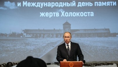 Putin w rocznicę wyzwolenia Auschwitz: Próby pisania historii na nowo niemoralne