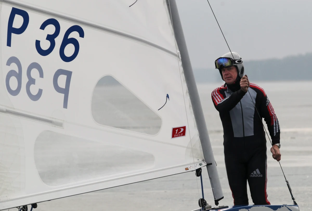 W żeglowaniu na lodzie Polacy należą do światowej czołówki. Karol Jabłoński, najbardziej utytułowany obecnie reprezentant kraju w bojerach, ma już na koncie 8 złotych medali mistrzostw świata. Teraz w USA walczy o kolejny. W RMF FM opowiedział więcej o tej dyscyplinie. 