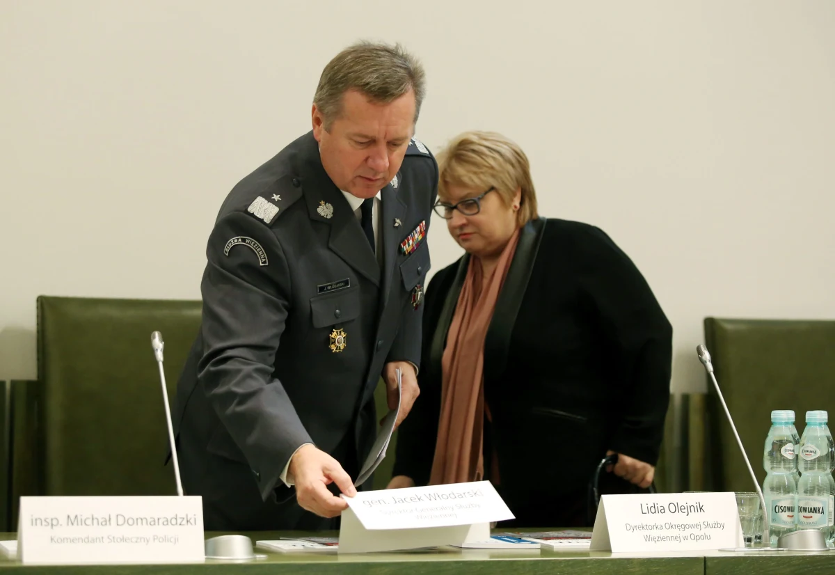 Dyrektor Generalny Służby Więziennej gen. Jacek Włodarski złożył rezygnację z zajmowanego stanowiska, minister Cezary Grabarczyk ją przyjął - poinformowała rzeczniczka ministra sprawiedliwości Patrycja Loose.  