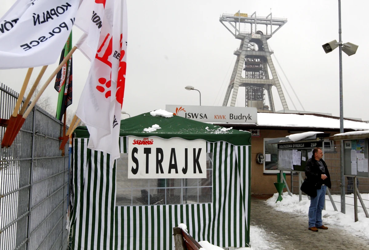 Strajk jest nielegalny - ogłasza prezes Jastrzębskiej Spółki Węglowej, Jarosław Zagórowski. W spółce trwają analizy prawne i ekonomiczne rozpoczętego dziś w kopalniach protestu. 