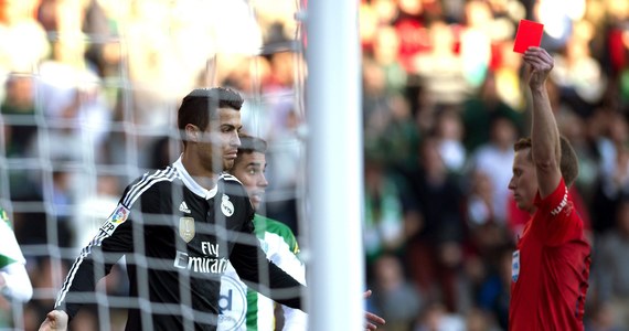 Najlepszy piłkarz świata 2014 roku w plebiscycie FIFA i zawodnik Realu Madryt Portugalczyk Cristiano Ronaldo został zawieszony na dwa mecze ligowe za uderzenie rywala w sobotnim meczu hiszpańskiej ekstraklasy z Cordobą.   