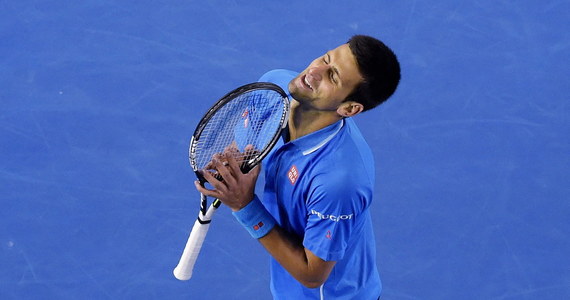 Najwyżej rozstawiony Novak Djokovic pokonał grającego z numerem ósmym Kanadyjczyka Milosa Raonica 7:6 (7-5), 6:4, 6:2 w ćwierćfinale Australian Open w Melbourne. Serbski tenisista po raz 25. znalazł się w najlepszej czwórce wielkoszlemowego turnieju. W ćwierćfinale imprezy tej rangi Djokovic wystąpił 23. raz z rzędu. Po raz ostatni przegrał takie spotkanie w 2009 roku, podczas French Open. 
