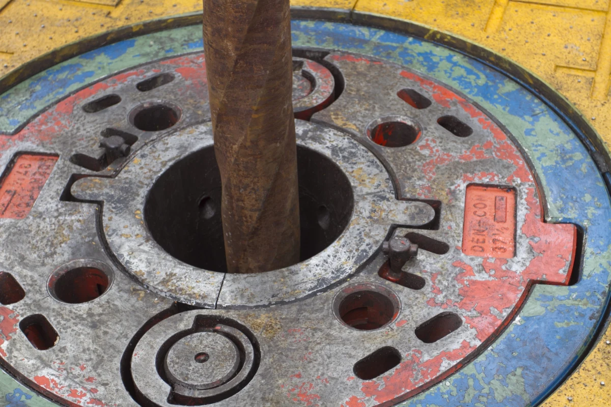 Władze Szkocji wstrzymały wydawanie zezwoleń na prace związane z wydobyciem gazu łupkowego. Reuters pisze, że stawia to pod znakiem zapytania ambitne plany premiera Wielkiej Brytanii Davida Camerona. 