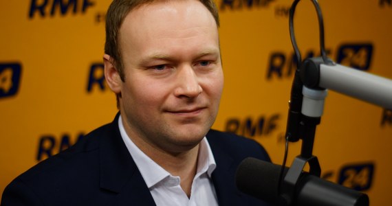 „Prawo i Sprawiedliwość weźmie kredyt na kampanię prezydencką. W złotówkach”- mówi rzecznik PiS Marcin Mastalerek w Kontrwywiadzie RMF FM. „Miliony Polaków mają kredyt, my też będziemy mieli”- dodaje. „Zaangażujemy środki, bo chcemy wygrać te wybory. Jesteśmy przekonani, że Duda zwycięży” – podkreśla. „Jest czterech, może pięciu polityków, którzy na dzień dzisiejszy mają rozpoznawalność  100 proc. Nie ma tutaj jeszcze Andrzeja Dudy. Przed nami długa praca” – ocenia gość RMF FM. 