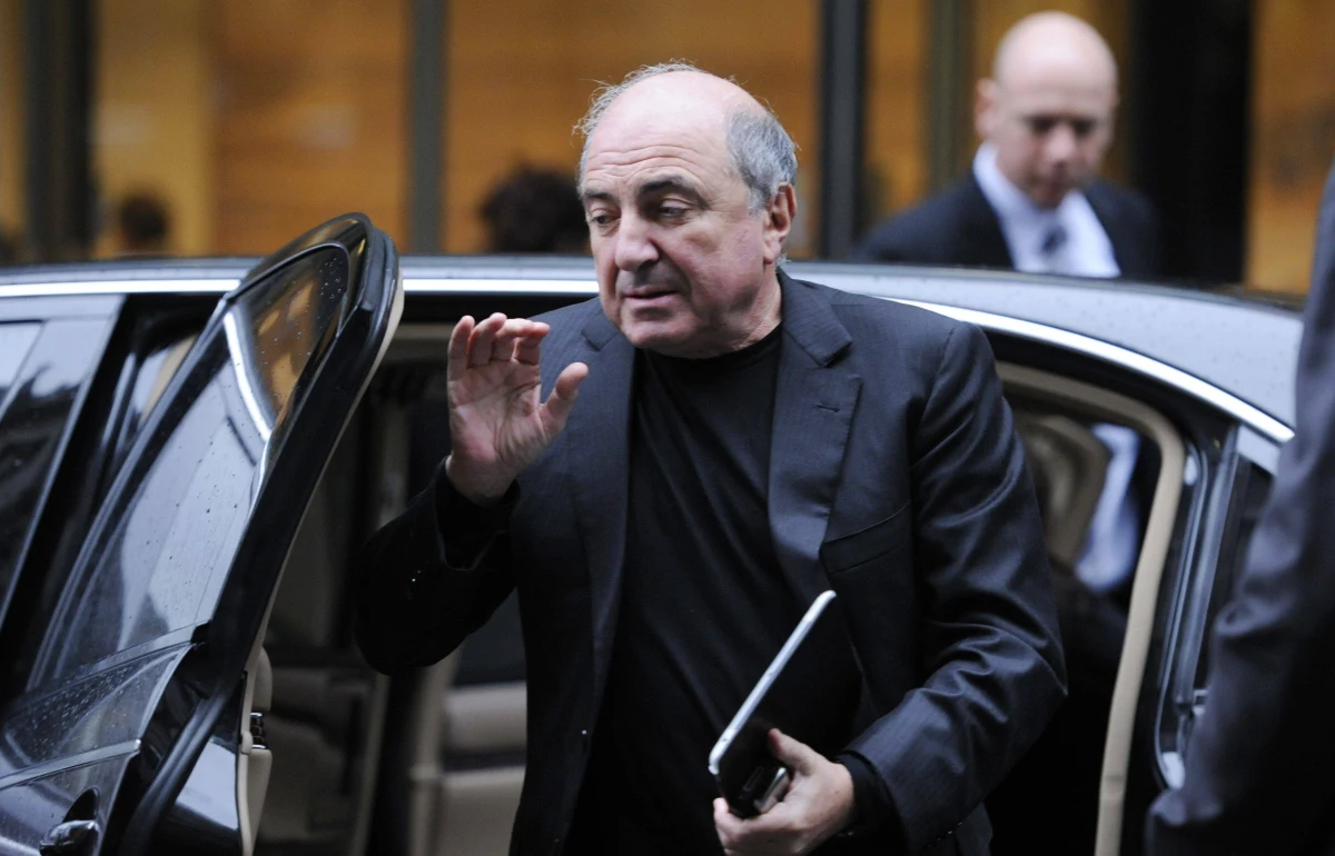 "Wszystko, co Borys czynił, było rodzajem gry" - tak postępowanie oligarchy Borysa Bieriezowskiego ocenia Jurij Felsztinski. Bogdan Zalewski - dziennikarz RMF FM - rozmawiał z tym rosyjskim historykiem, mieszkającym w Stanach Zjednoczonych, autorem kilku książek, dobrze znanych także w Polsce. Jedną z nich jest "Wysadzić Rosję", napisana wspólnie z Aleksandrem Litwinienką. Tym razem Felsztinski zredagował tom osobistych notatek nieżyjącego emigranta, wroga numer jeden dla Władimira Putina. Książka, która niedawno ukazała się w naszym kraju, nosi znaczący tytuł: "Borys Bieriezowski. Zapiski wisielca".