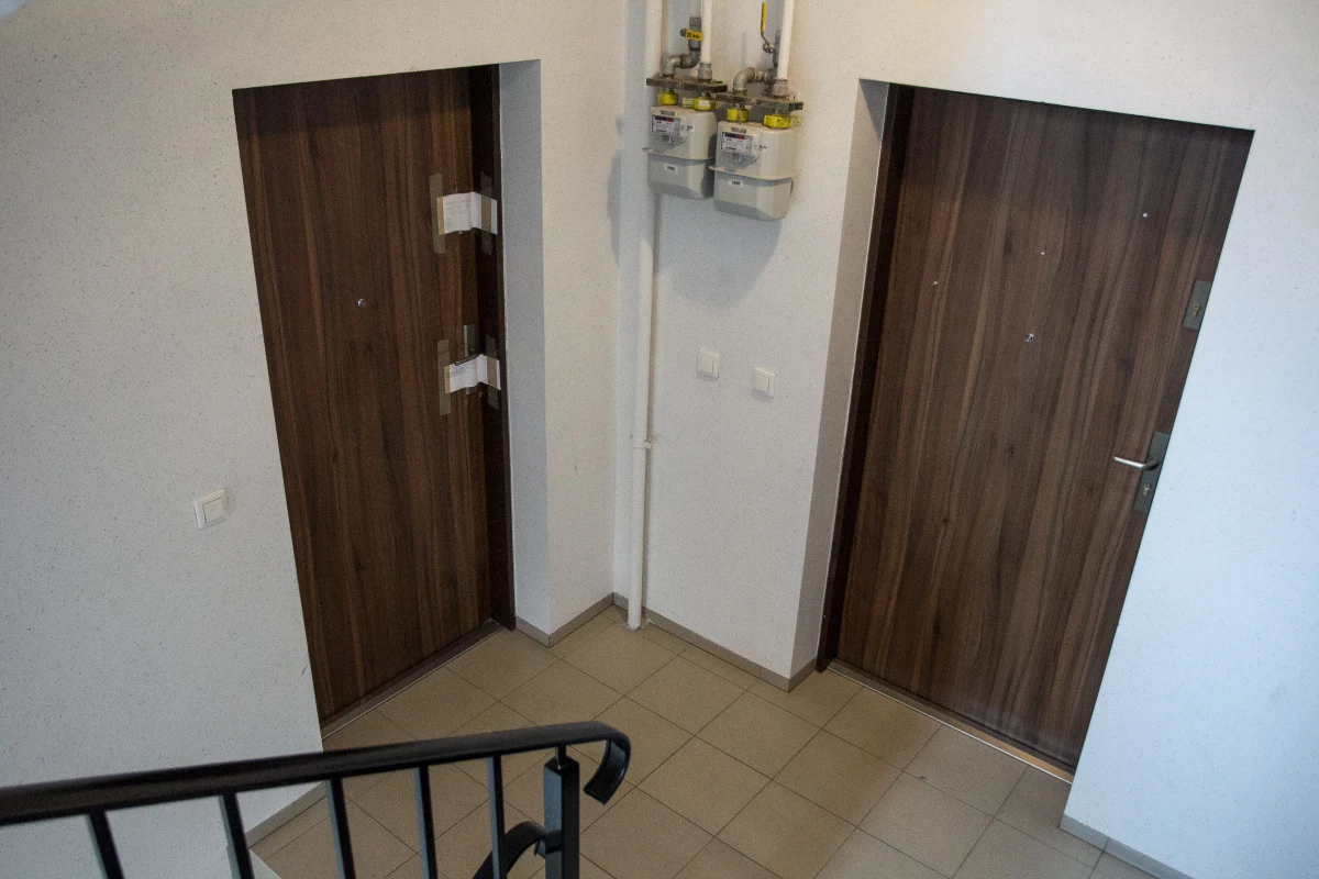 Makabrycznego odkrycia dokonano w Rawiczu. Policjanci znaleźli w mieszkaniu trzy płody zamknięte w słoikach - ustalił nasz reporter Bartłomiej Paulus. Dziś zostanie przeprowadzona sekcja zwłok.