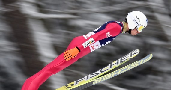 Pięciu Polaków wystąpi w pierwszym konkursie Pucharu Świata w skokach narciarskich w niemieckim Willingen. Kwalifikacje wygrał Słoweniec Jurij Tepes - 132 m, Kamil Stoch uzyskał 132,5 m i był trzeci. Na drugiej pozycji uplasował się Japończyk Taku Takeuchi - 132,5 m.
